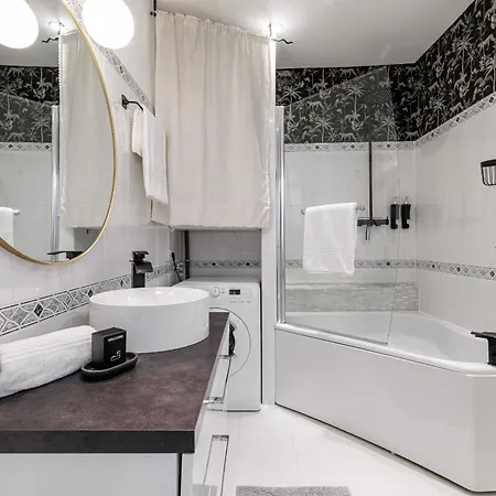 Massena Street - Quiet 2 Bdr & Balcony * نيس