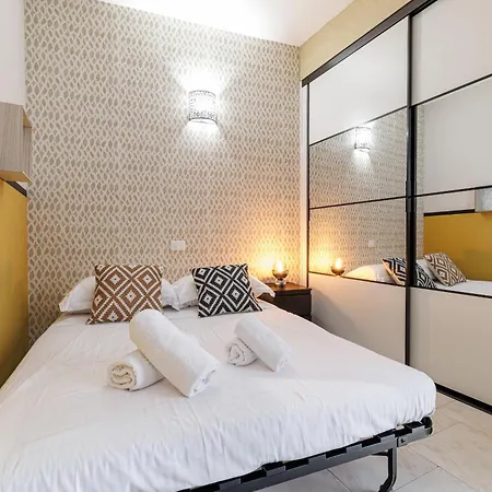 Massena Street - Quiet 2 Bdr & Balcony