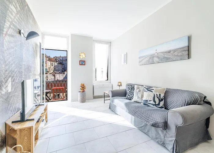 Massena Street - Quiet 2 Bdr & Balcony 公寓 尼斯