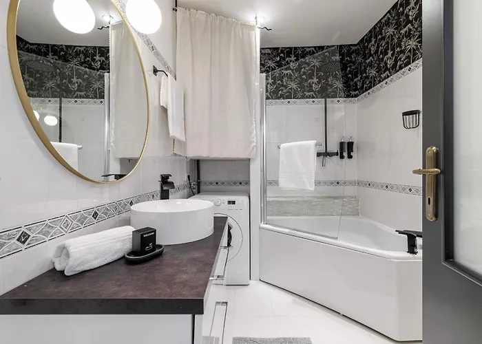 Massena Street - Quiet 2 Bdr & Balcony * 尼斯