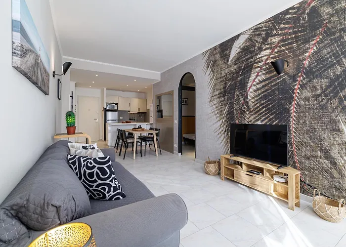 Lejlighed Massena Street - Quiet 2 Bdr & Balcony