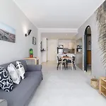 Massena Street - Quiet 2 Bdr & Balcony