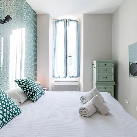 Massena Street - Quiet 2 Bdr & Balcony شقة نيس