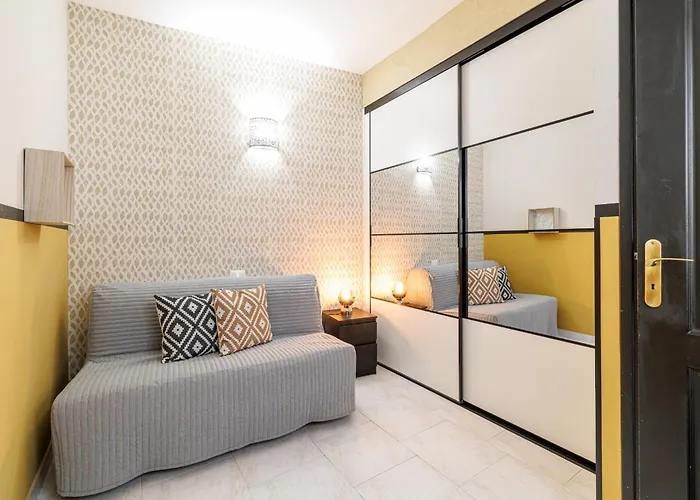 Massena Street - Quiet 2 Bdr & Balcony * 니스
