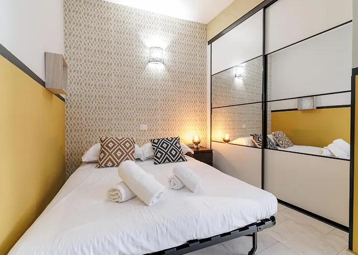 Massena Street - Quiet 2 Bdr & Balcony