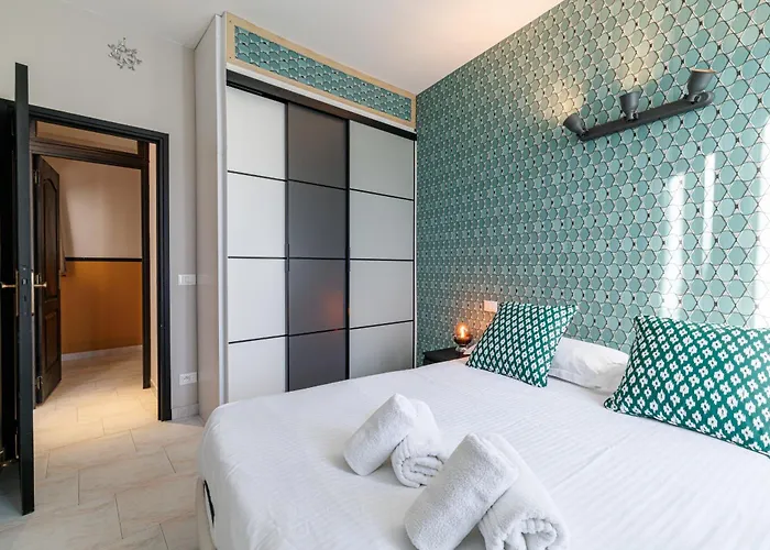 Massena Street - Quiet 2 Bdr & Balcony 니스