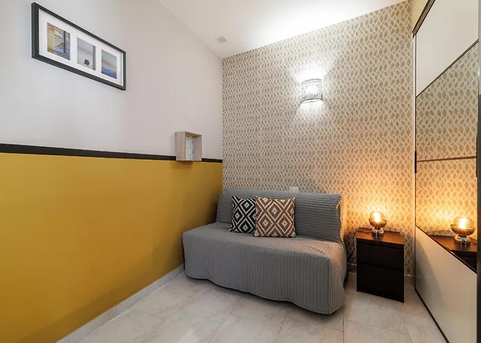 Massena Street - Quiet 2 Bdr & Balcony 아파트