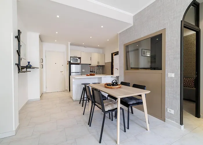 شقة Massena Street - Quiet 2 Bdr & Balcony