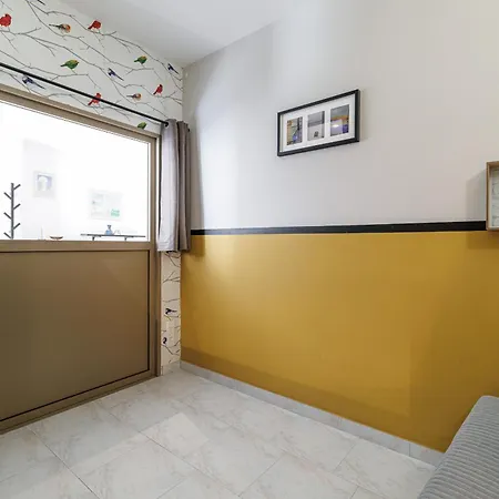 Massena Street - Quiet 2 Bdr & Balcony アパート