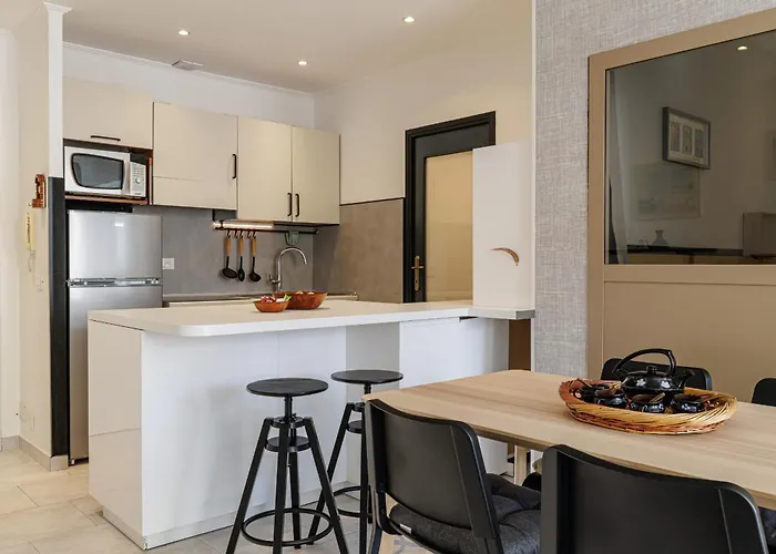 Massena Street - Quiet 2 Bdr&balcony Nizza