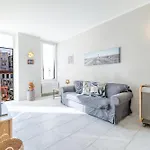 Massena Street - Quiet 2 Bdr & Balcony Nice